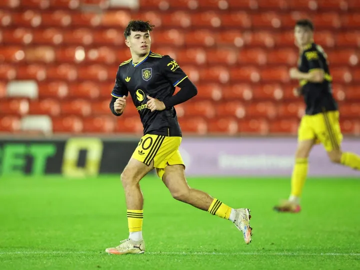 Double exit confirmed as Man Utd confirm loan deals for talented duo