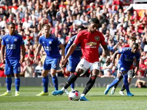 Rashford penalty sees United overcome Leicester