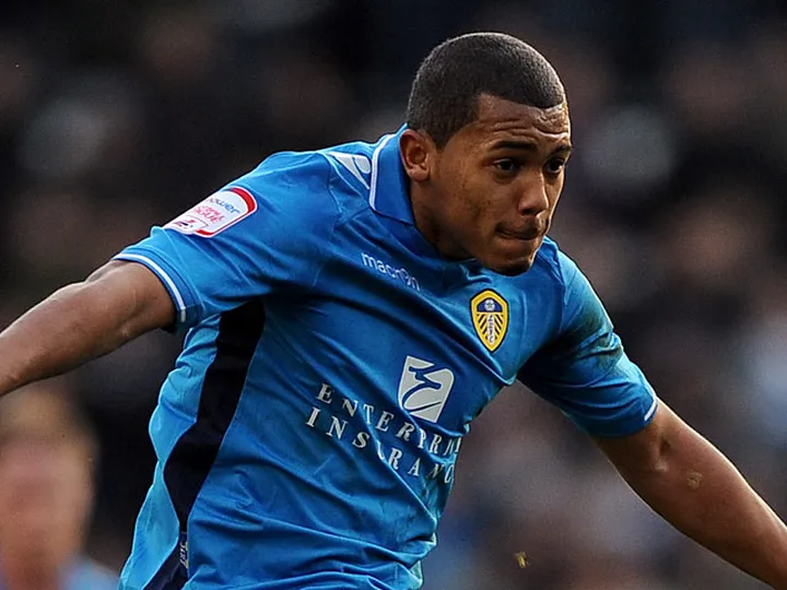 Leeds agree Hall signing