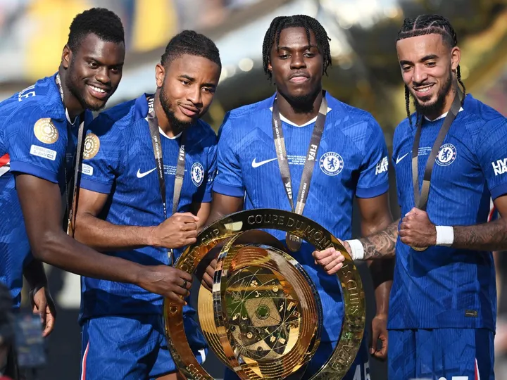 Chelsea 'in talks' to offload forward in Simons swap deal