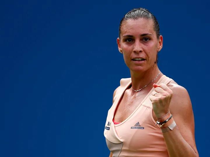 Pennetta beats Stosur in straight sets