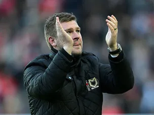 Robinson 'attacked with pint glass'