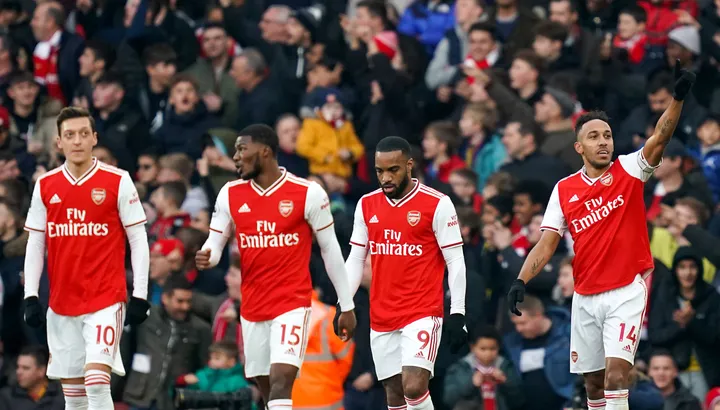 Ex-Arsenal FA Cup winner completes Premier League return in late Everton move