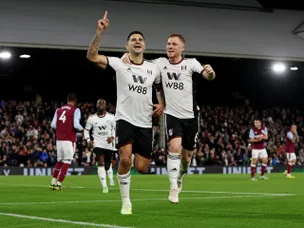 Fulham ease past Aston Villa to pile pressure on Steven Gerrard