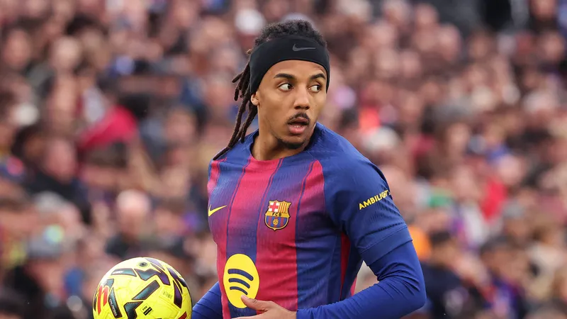 Heading for Camp Nou? Barca 'accelerate' pursuit of potential Kounde replacement