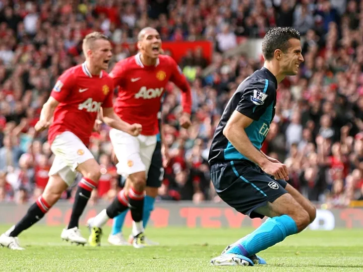 Report: Arsenal lower Van Persie asking price