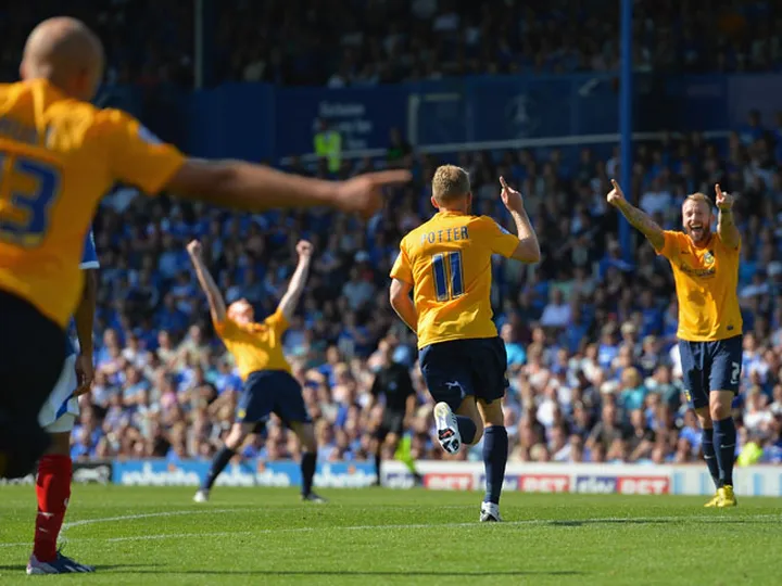 Record crowd sees Oxford thrash 10-man Pompey