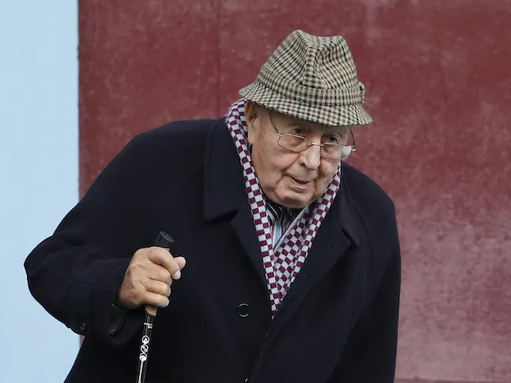 Tributes pour in following the death of Villa supremo Sir Doug Ellis