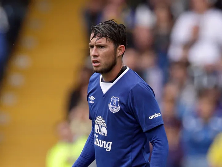 Everton confirm new Bryan Oviedo deal