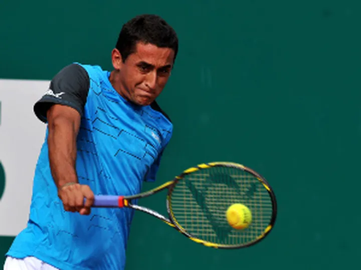Almagro advances at French Open