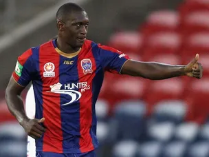 Heskey scores as Jets thrash Phoenix