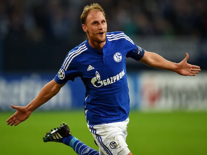 Man Utd plotting swoop for Howedes?