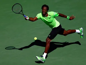 Monfils progresses past Isner