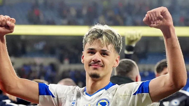 Swinging big: Arsenal face unexpected competition for teenage attacker?