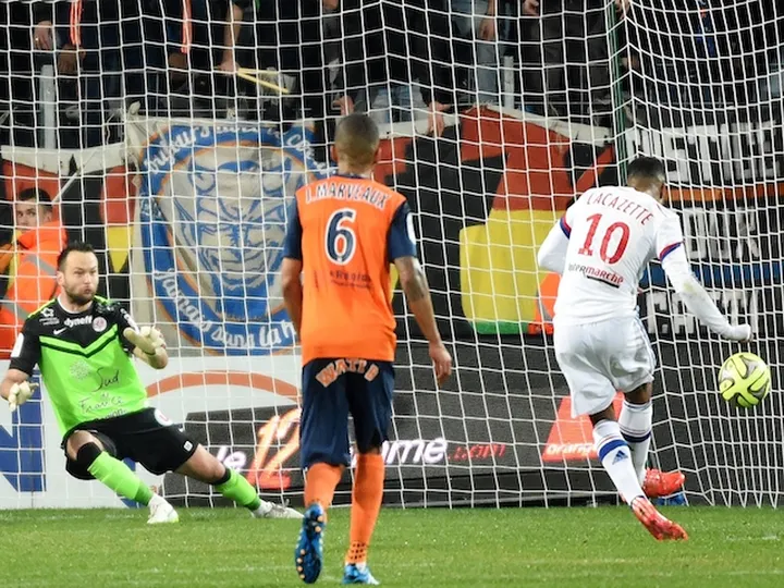 Lyon climb back to Ligue 1 summit with win