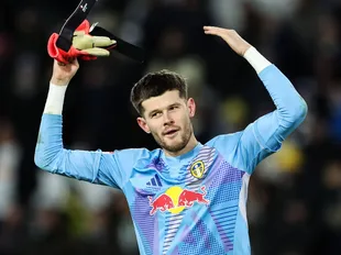 Costly cup mistakes lead Arsenal to official Meslier announcement