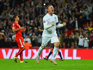 Roy Hodgson hails "amazing" Wayne Rooney