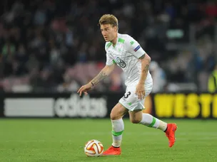 Bendtner leads line for Wolfsburg