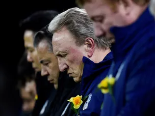 Cardiff pay emotional tribute to Emiliano Sala
