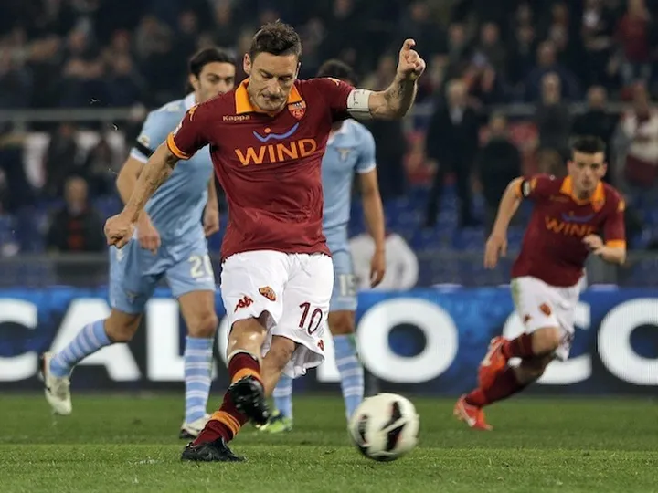 Totti urges Roma improvement