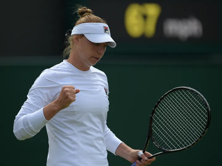 Moore narrowly beaten by Zvonareva