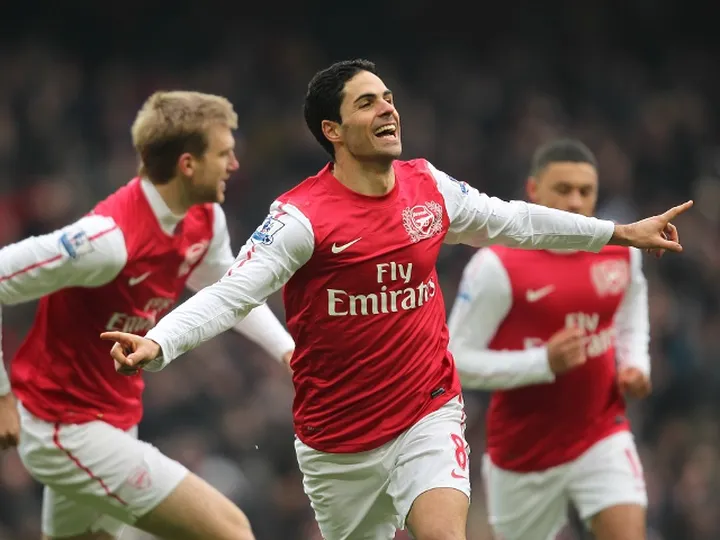 Mikel Arteta stretchered off