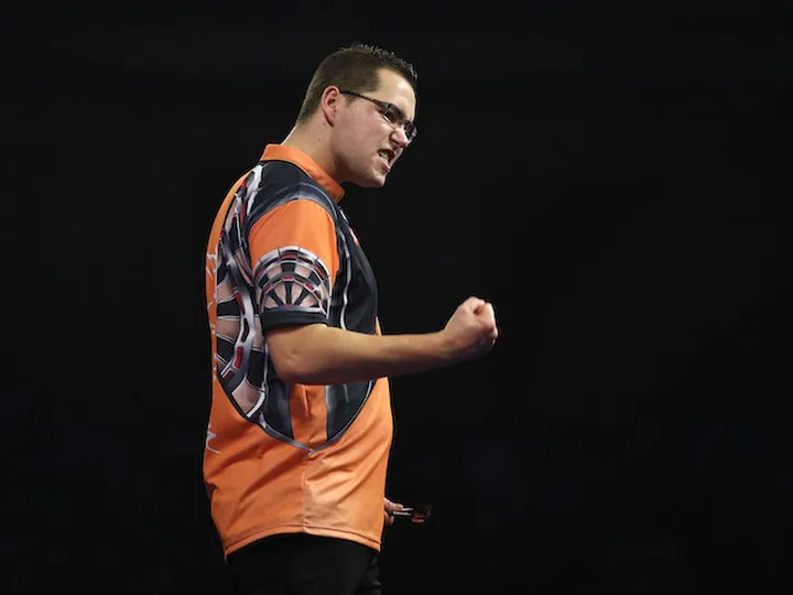 Van De Pas survives major scare to reach third round at Alexandra Palace