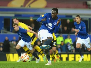 Everton surge into Europa League last 16