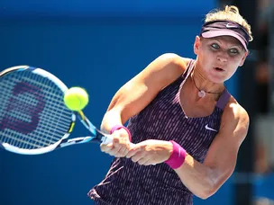 Safarova hails "amazing" Serena