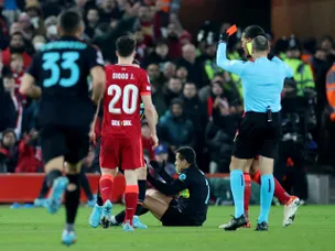 Wenger hits out at Fabinho "cheating" for Sanchez red card