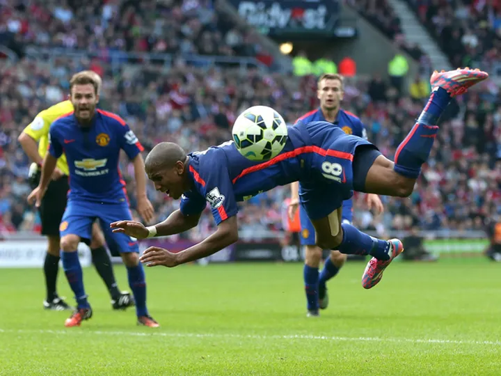 Poyet defends Young over diving claims