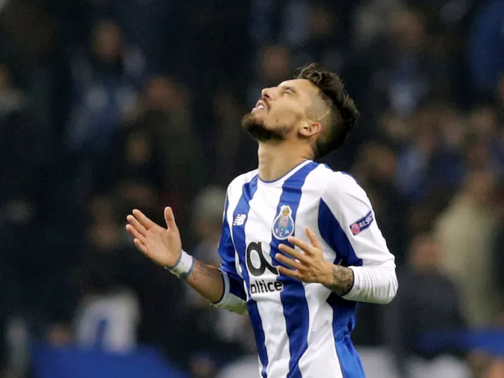 Liverpool 'to trigger Telles release clause'
