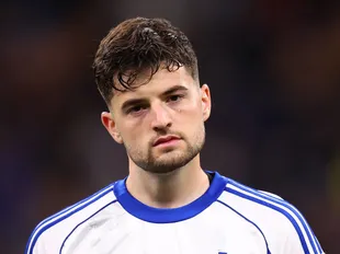 Aston Villa fail with 'formal' £43m+ offer for Como star linked with Bayern Munich