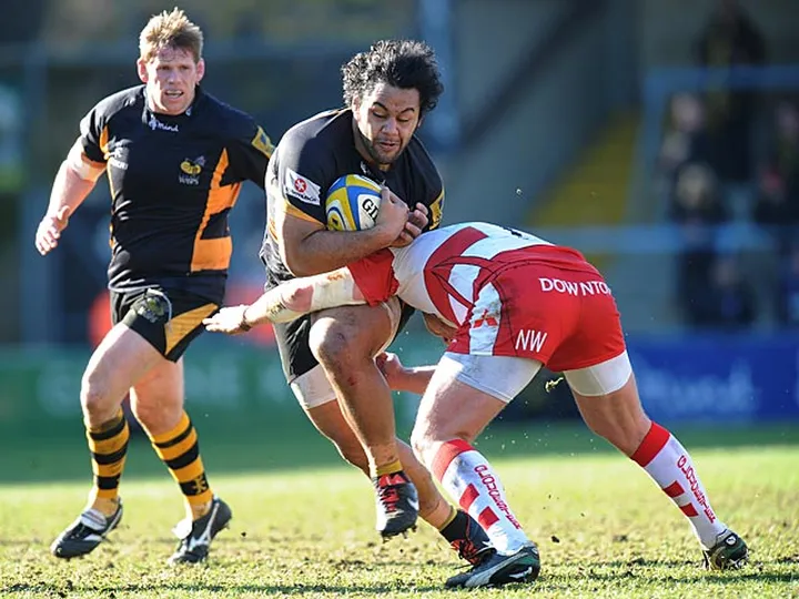 Wasps hold on for win