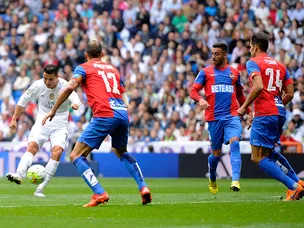 Real Madrid put three past Levante