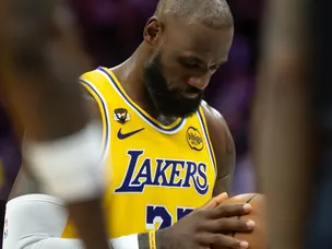 LeBron James tries to put out fire after agent’s Austin Reaves remarks