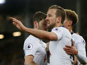 Spurs hit six in Everton demolition