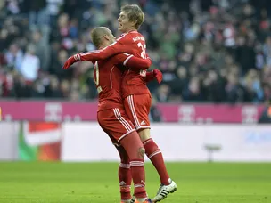 Robben scores then limps off