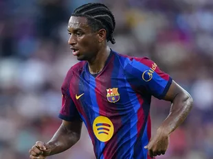 Romano delivers major update on Balde's future at Barca amid Man Utd links