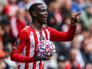 Mukiele boost gives Le Bris defensive dilemma: Predicted Sunderland lineup vs. Man Utd