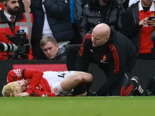Garnacho leaves Old Trafford on crutches due to ankle injury