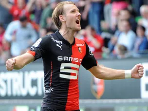 Ola Toivonen strike downs 10-man Guingamp