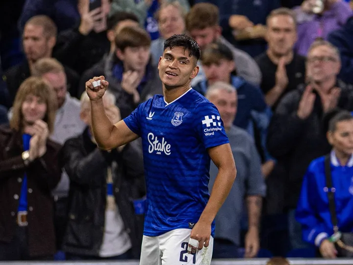 Everton dispatch spirited Stags on Coleman's record-breaking night