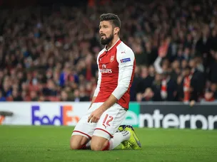 Giroud suffers suspected hamstring injury