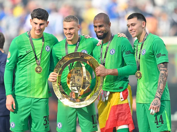 Goalkeeper shakeup: Shot-stopper ‘considers’ swift Chelsea exit