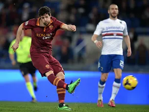 Roma put three past 10-man Sampdoria