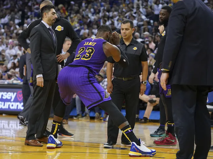 Los Angeles Lakers suffer LeBron James injury blow in Golden State Warriors win