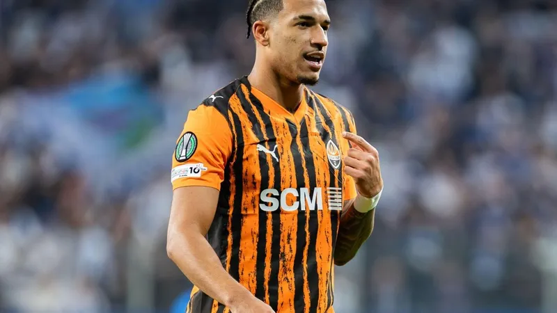 Arsenal, Man United 'join' 10 clubs in race for £30m Brazilian talent