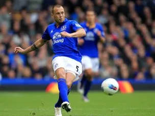 Heitinga apologises to Everton fans