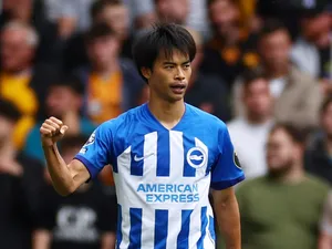 Brighton & Hove Albion's Kaoru Mitoma celebrates scoring their first goal on August 19, 2023
